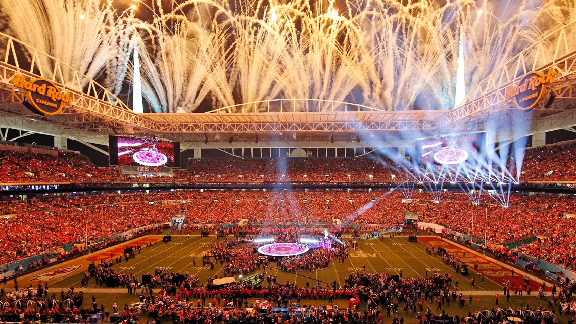 Beyoncé & Bruno Mars Crash the Pepsi Super Bowl 50 Halftime Show