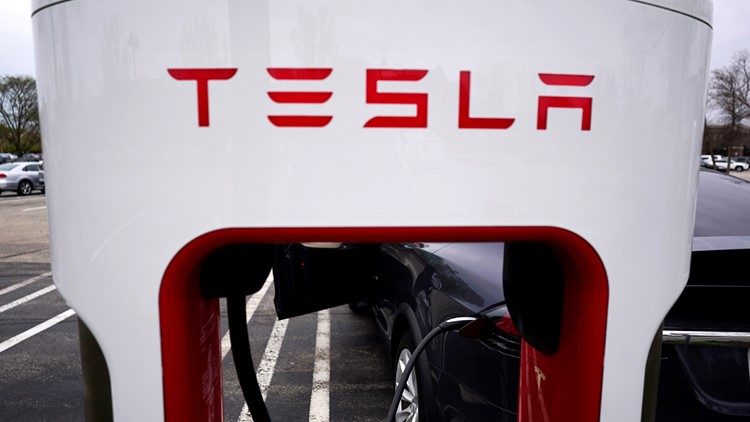 Tesla recalls 130,000 cars; touch screens can go blank