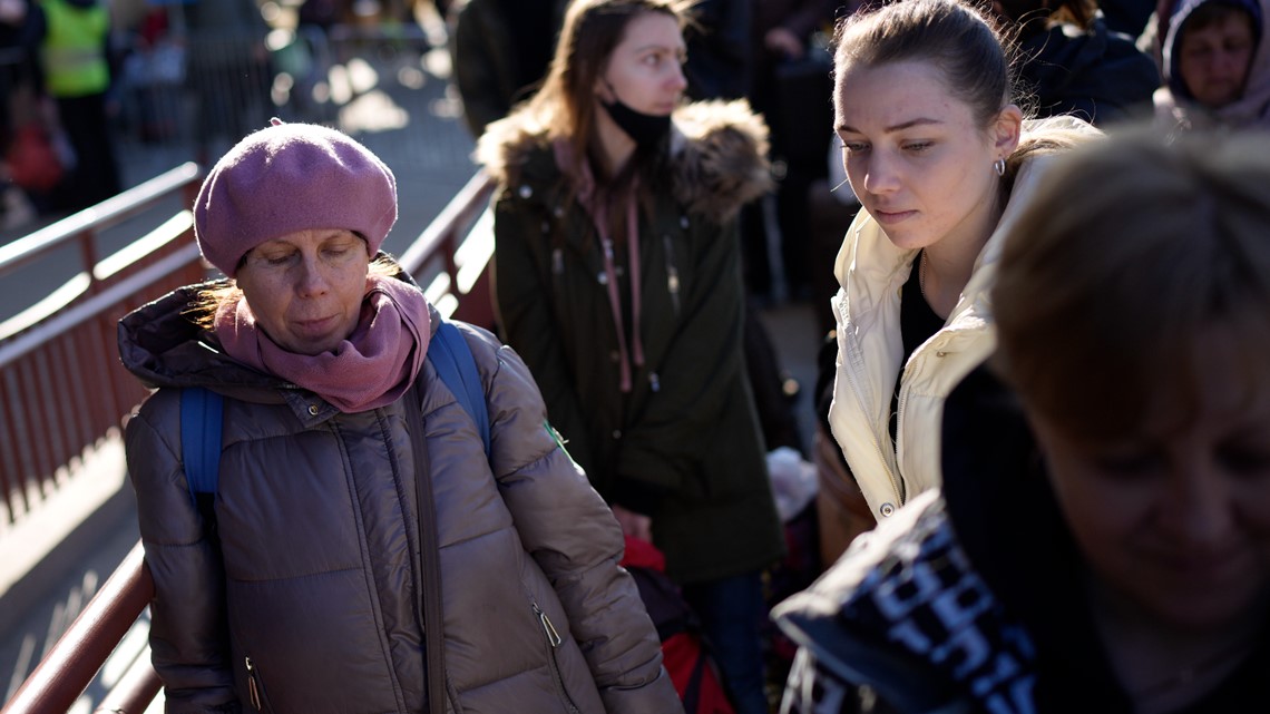 Ukrainian women head home to help in war efforts - Vimarsana News