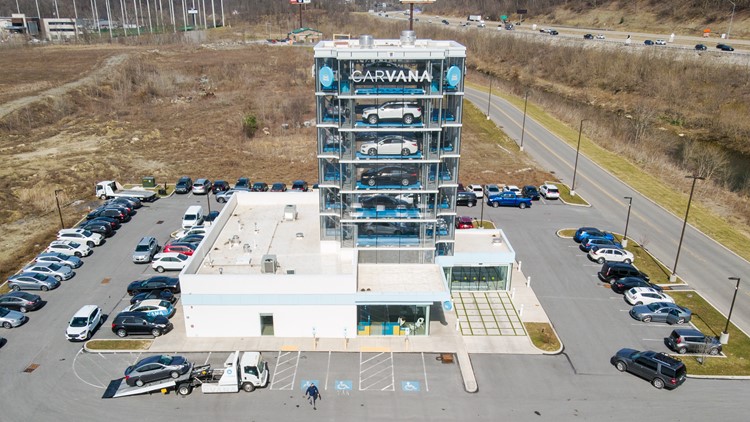 Carvana cuts 2,500 jobs, execs to forego pay for severance