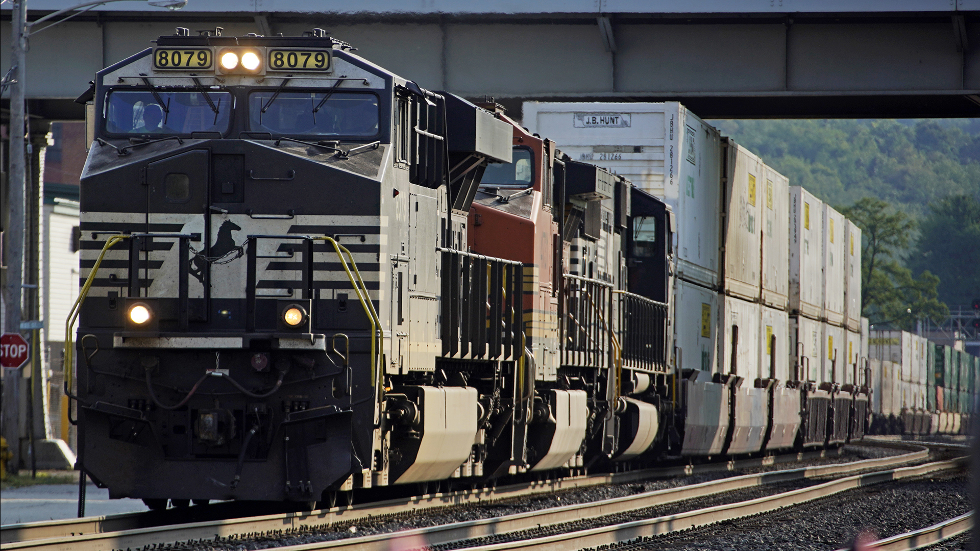 Norfolk Southern posts its firstquarter earnings report