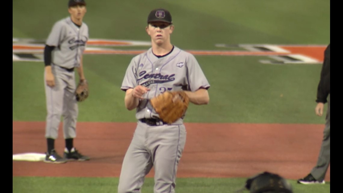 Tyler Gray Quiets Bearkat Bats in 132 Win