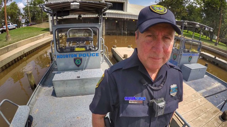 Hero cop who rescued hundreds from Harvey floods while battling cancer passes away
