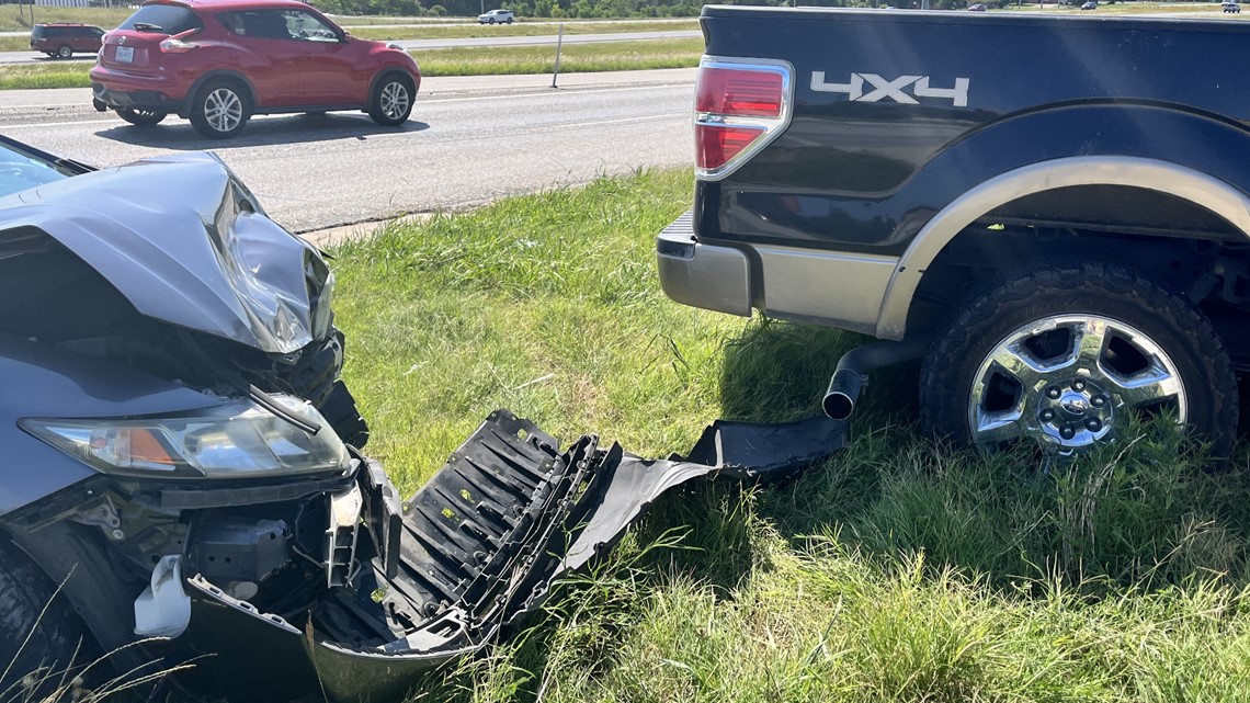 A car wreck on 960 Earl Rudder Freeway - Vimarsana News