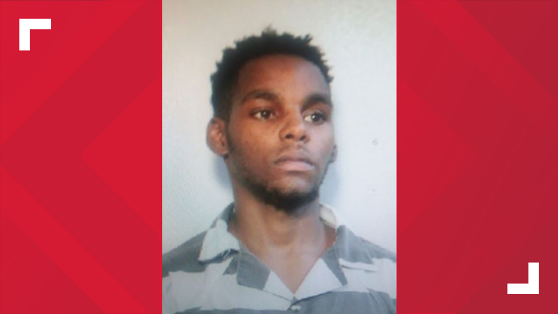 Madisonville store owner wrestles gun away from robber