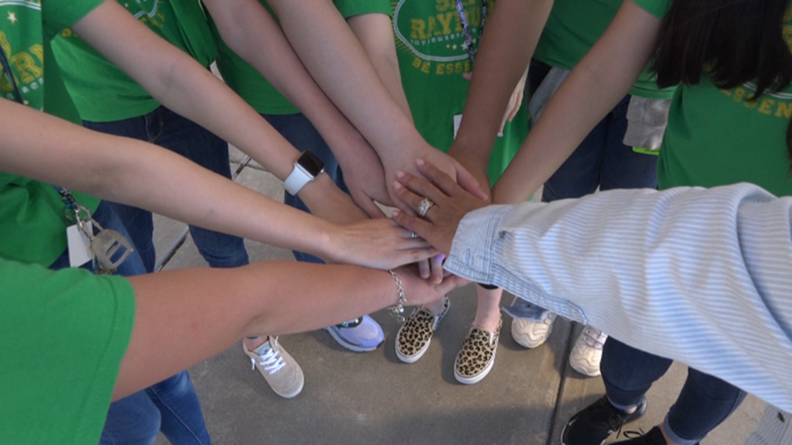 Bryan students spreading kindness around town during tough year - Vimarsana News