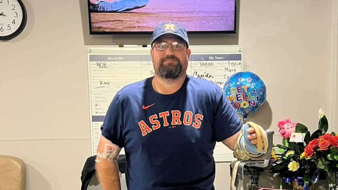 Community members donating to sergeant in hospital after shooting - Vimarsana News