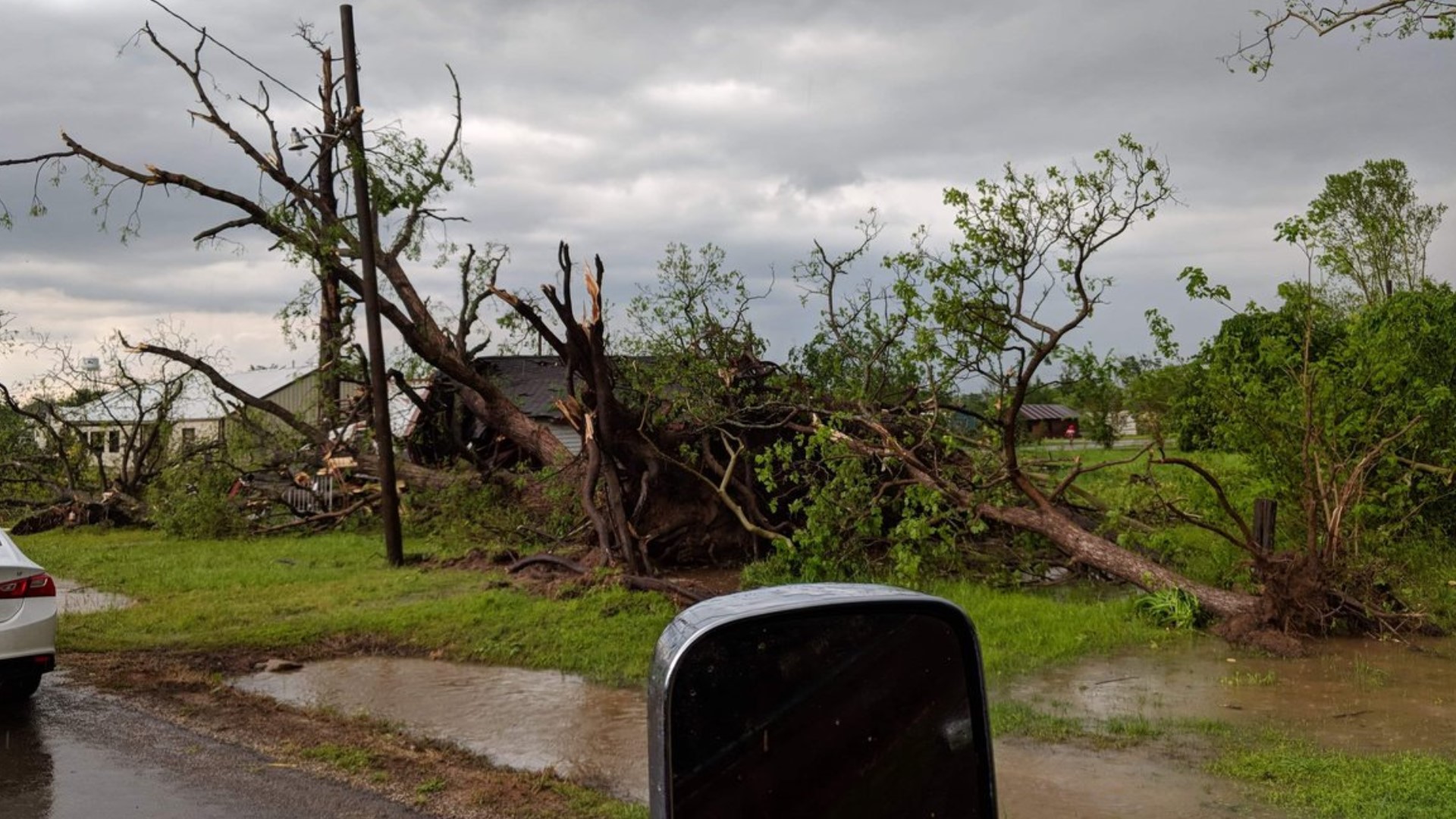 55 homes destroyed after EF3 tornado rips through Franklin | kagstv.com