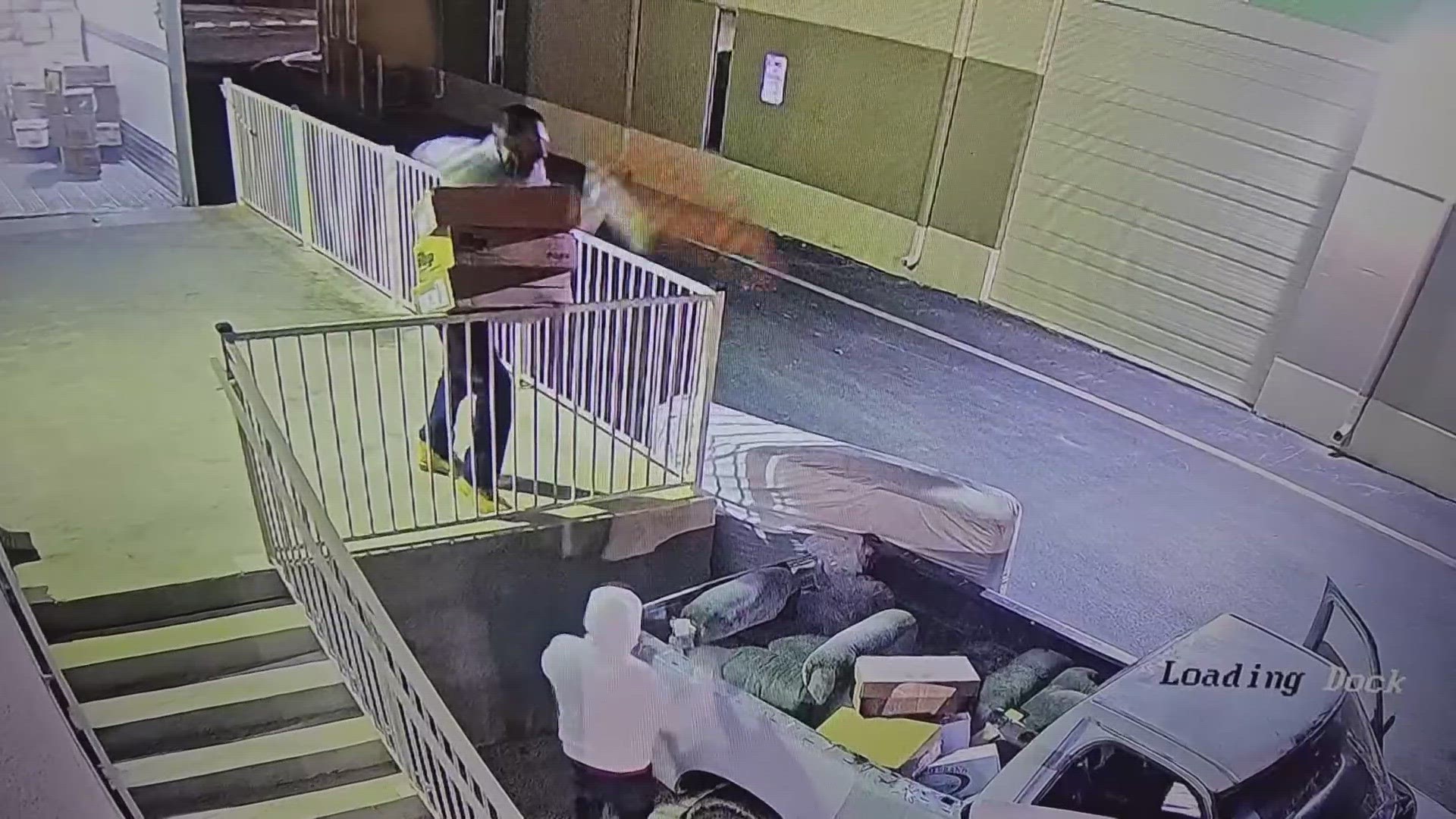 Smash and grab at Smashin Crab: Thieves seen on camera stealing from ...