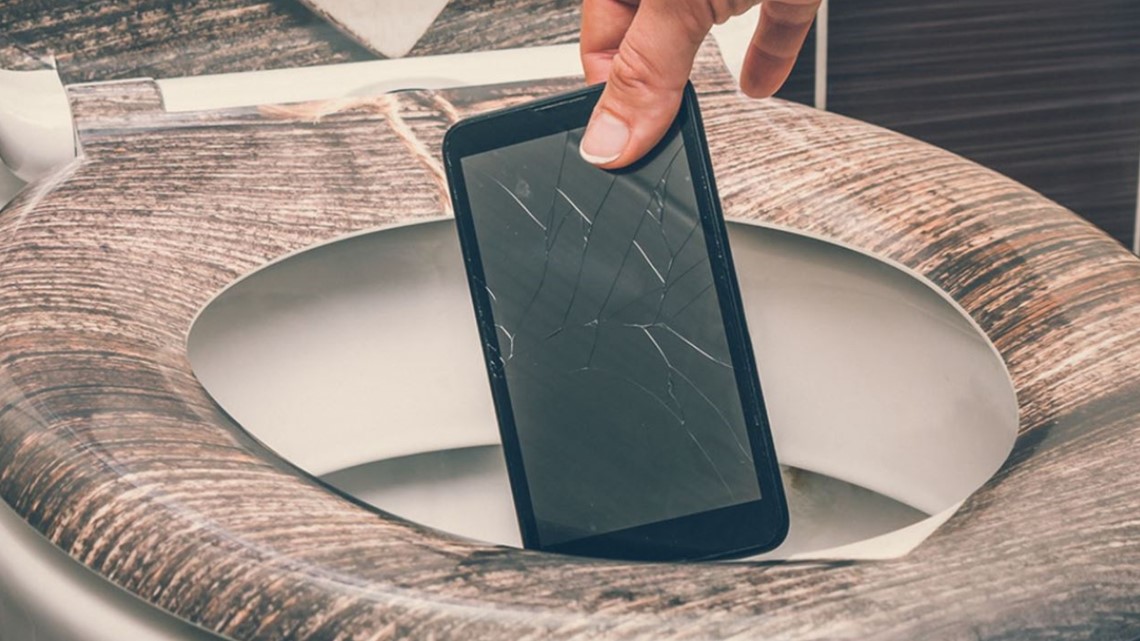 Survey says Texas ranks #2 in people bringing phone to toilet - Vimarsana News