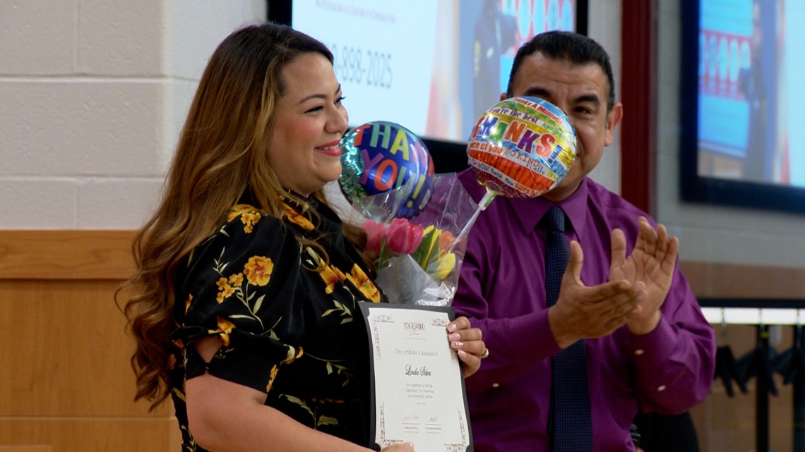 Mother celebrated by school board after intercepting gunman on campus - Vimarsana News
