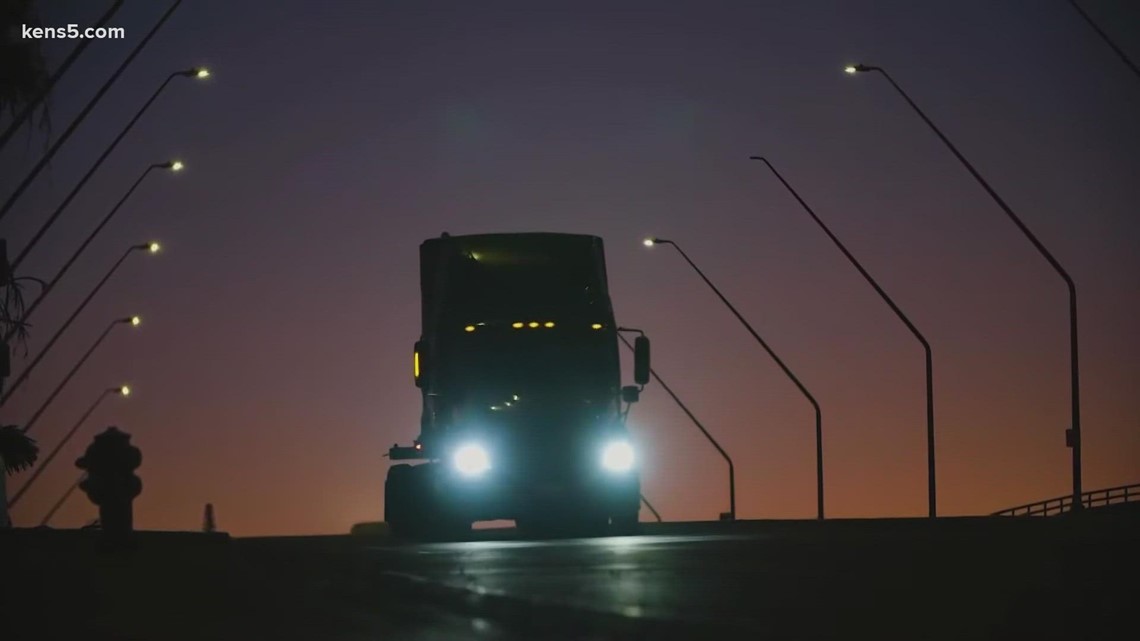 How the trucking shortage makes inflation even worse - Vimarsana News