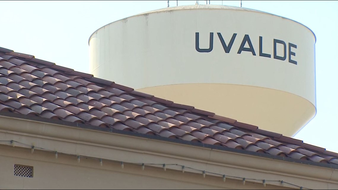 Gun taken from student at Uvalde junior high school - Vimarsana News