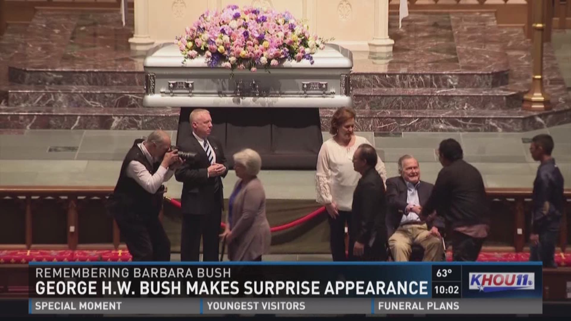 Thousands of people paid their respects at a public visitation for the late former First Lady Barbara Bush on Friday.