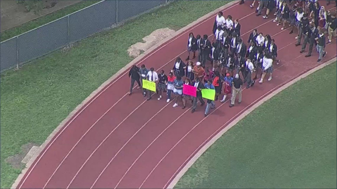 Students stand by decision to walk out in protest of gun violence - Vimarsana News