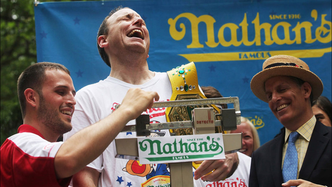 Joey Chestnut wins El Paso hot dog eating contest July 4