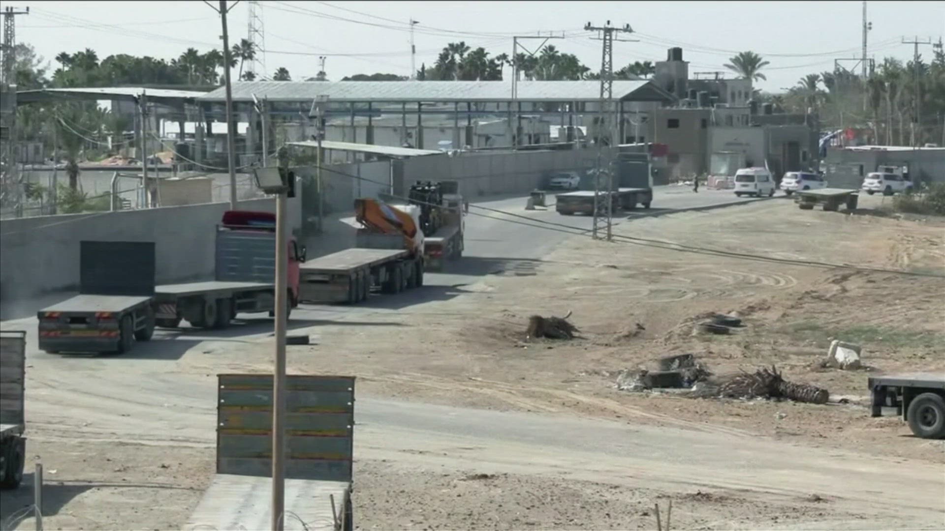 Humanitarian aid trickles into Gaza as Egypt's border opens | kagstv.com