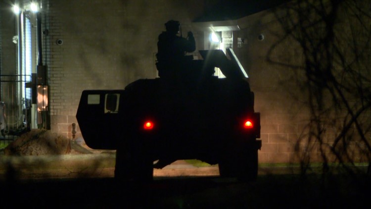 UNCUT VIDEO: Hostages escape building as FBI breaches Texas synagogue, ending nearly 12-hour standoff