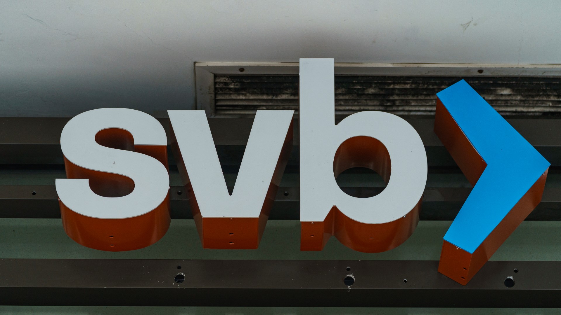 Market Triplett with Triplett-Westendorf Financial Group explains what happened with SVB and its collapse.