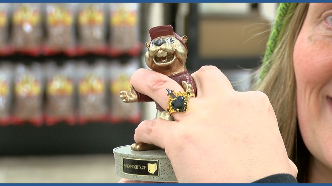 Couple 'fuels' their love with engagement at Ohio's first Buc-ee's