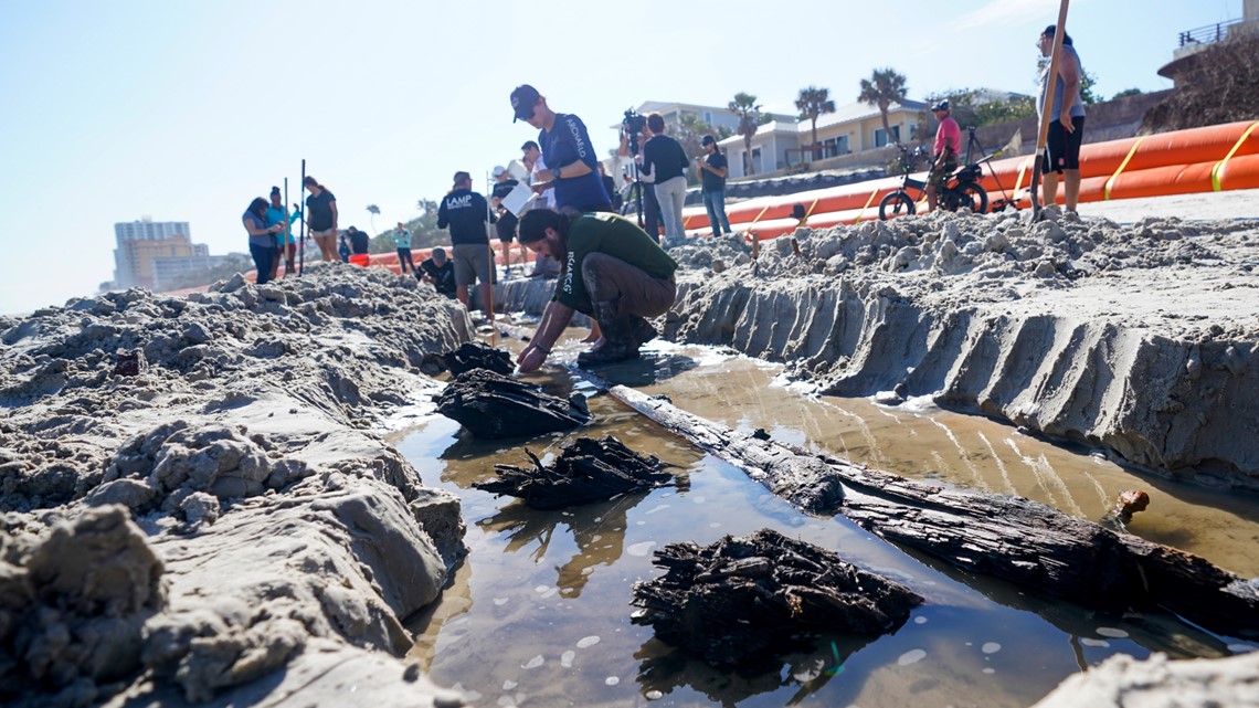 Florida beach erosion uncovers ancient wooden ship - Vimarsana News